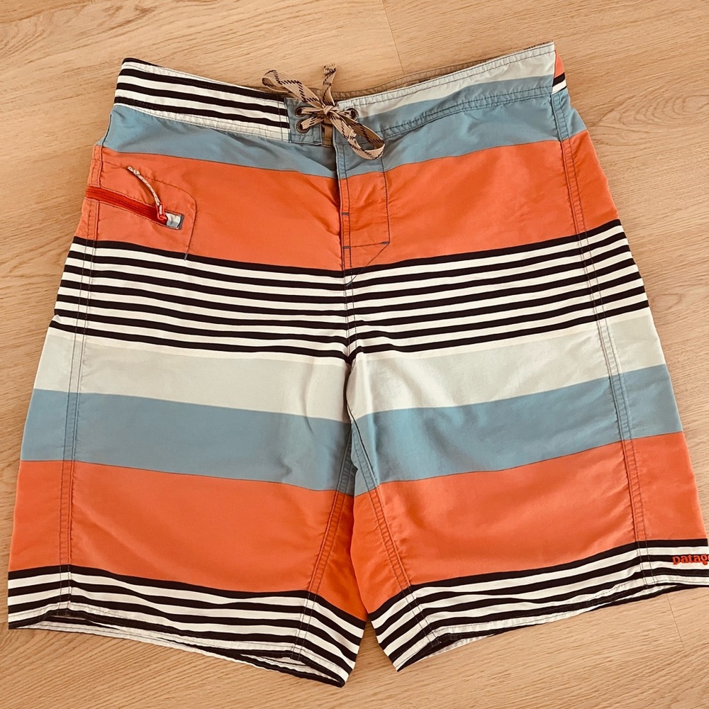 Patagonia Men's Wavefarer Board Shorts Swimming Sz 33 Striped Blue Orange